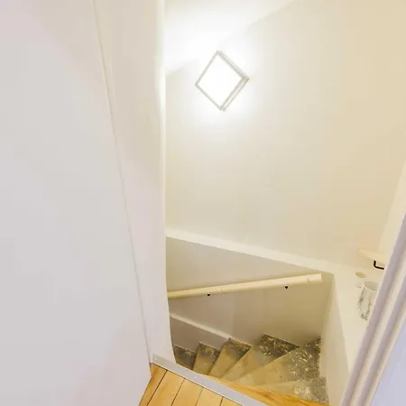 Modern - 2br - 6p - Saint-ambroise