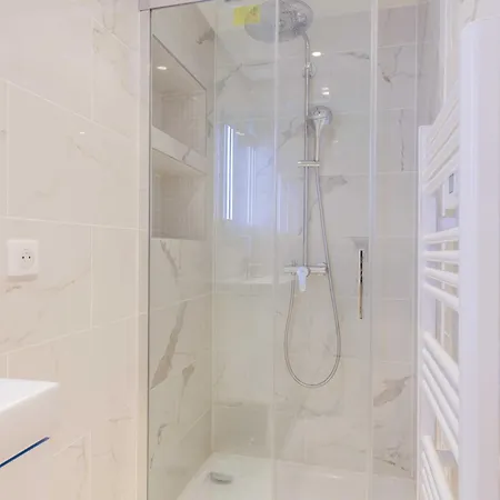 Apartment Modern - 2br - 6p - Saint-ambroise
