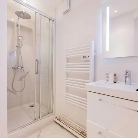 Modern - 2br - 6p - Saint-ambroise